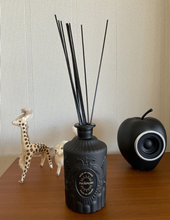 Load image into Gallery viewer, &quot;Panpuri&quot; Diffuser &quot;Leather Hours&quot; 100 ml.
